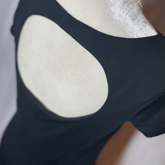 Little Black Dress Peek-a-Boo Opening in Back Short Sleeve Size Small EPC - Picture 9 of 11